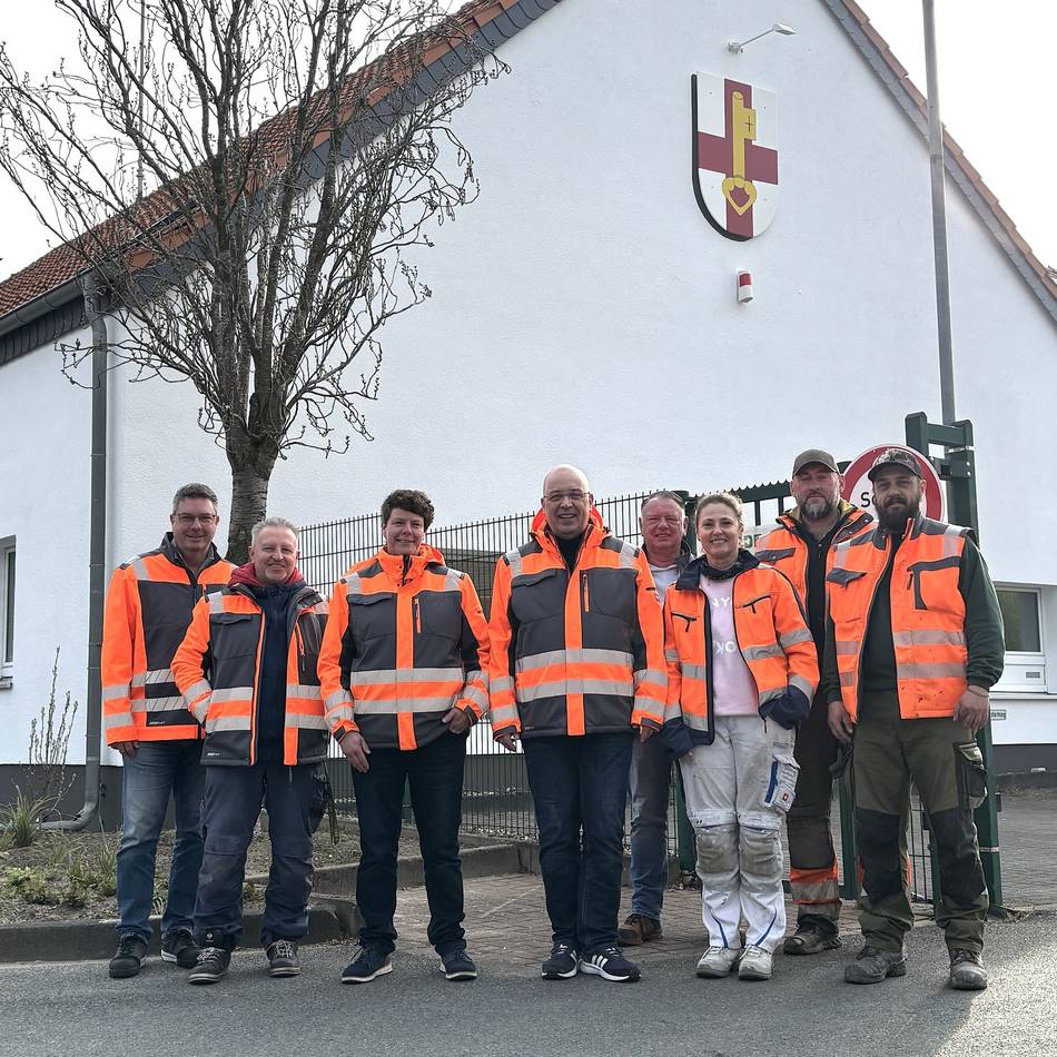 Modernisierung in Rheinberg: Dienstleistungsbetrieb wird jetzt abends angeleuchtet