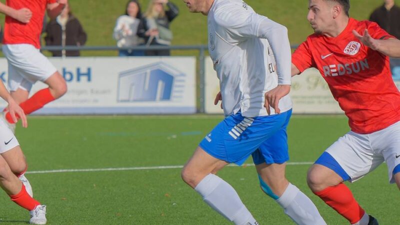 Fußball-Bezirksligist jubelt: Jona Wassen ist der große Held des Kevelaerer SV