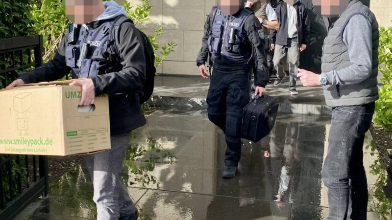 Uwe Reppegather aus Düsseldorf: Elfstündige Razzia in Oberkasseler Villa – was beim Centrum-Chef sichergestellt wurde