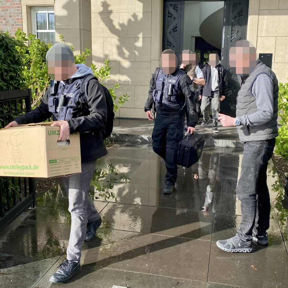 Uwe Reppegather aus Düsseldorf: Elfstündige Razzia in Oberkasseler Villa – was beim Centrum-Chef sichergestellt wurde