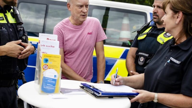 Sicherheit in Grevenbroich: Ordnungsamt und Polizei laden zur Bürgersprechstunde auf den Markt