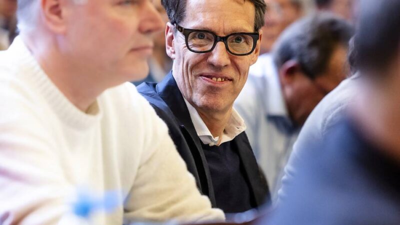 Niederlage für Fraktionsvorsitzenden: Ex-Ergo-Vorstand nach Kampfabstimmung neuer FDP-Chef in Düsseldorf