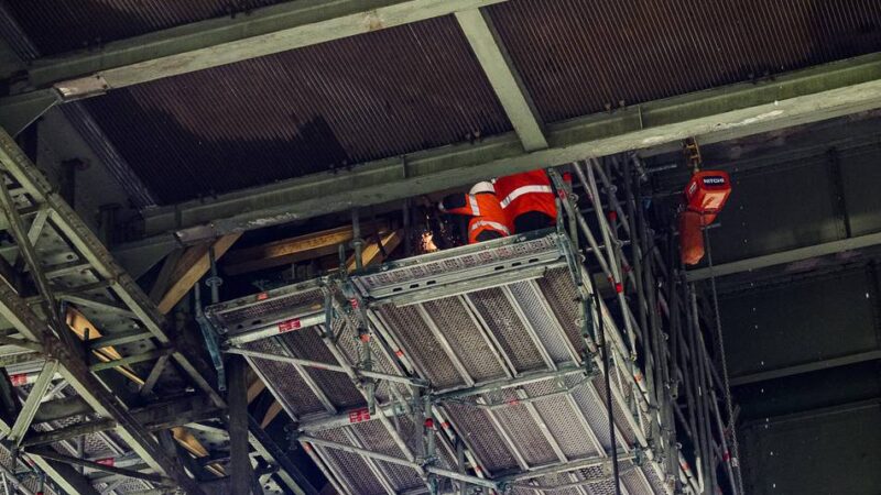 Sperrung in Düsseldorf: Die Südbrücke kam kurz ins Schweben