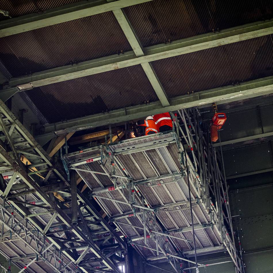 Sperrung in Düsseldorf: Die Südbrücke kam kurz ins Schweben