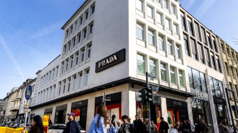 Königsallee in Düsseldorf: Luxus-Immobilie mit Prada-Boutique an bekannten Privatinvestor verkauft