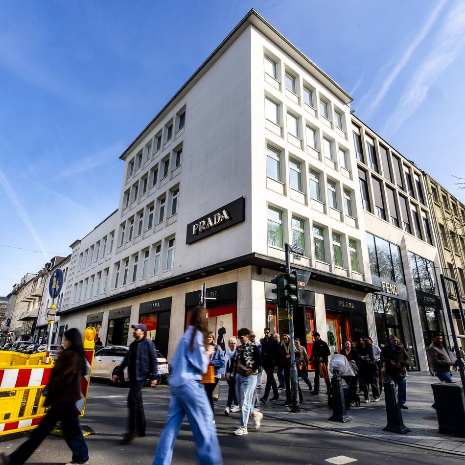 Königsallee in Düsseldorf: Luxus-Immobilie mit Prada-Boutique an bekannten Privatinvestor verkauft