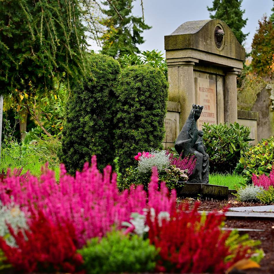 Friedhöfe in Krefeld: Kommunalbetrieb öffnet die Wasseranschlüsse zur Grabpflege