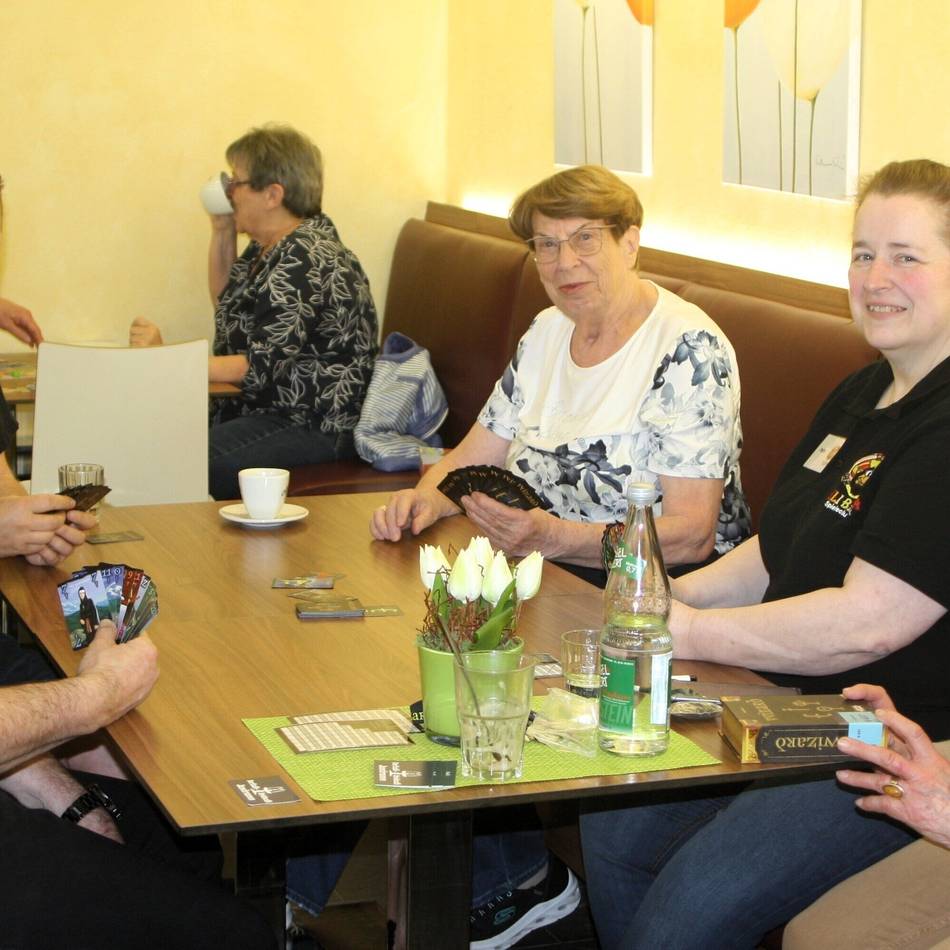 Spielenachmittag im NetteBistro: Krakel Orakel, Hitster und Skyjo im Krankenhaus