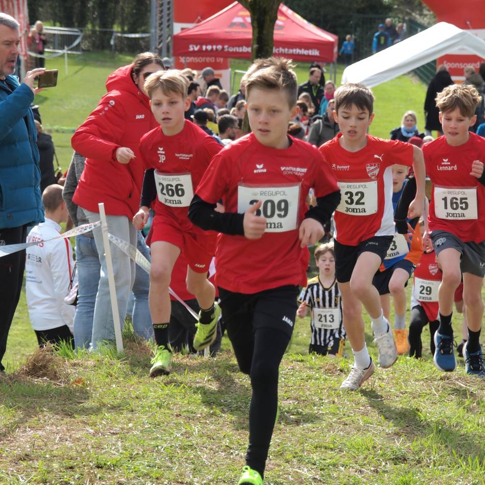 Teilnehmerrekord beim Frühjahrscrosslauf: Carolin Joeken distanziert in Sonsbeck die Konkurrenz