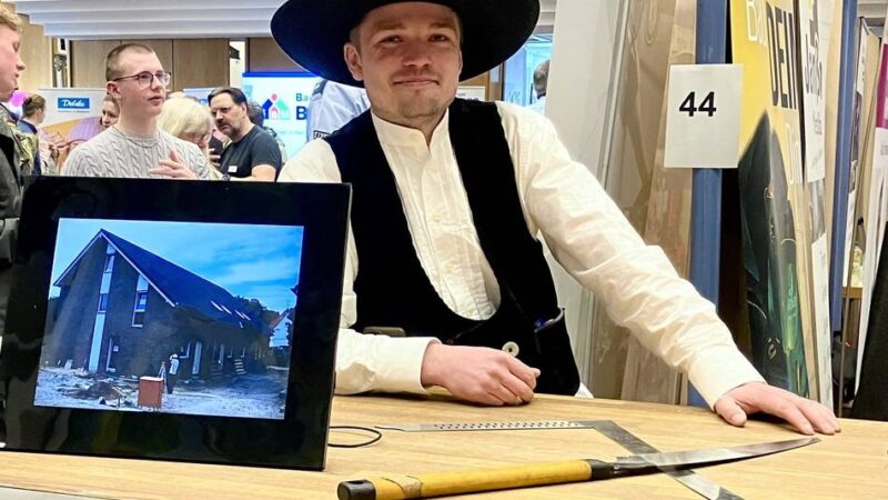 Lehrstellenarena „Job4U?“ in Rees: Beratung mit Pommes und Liegestützen