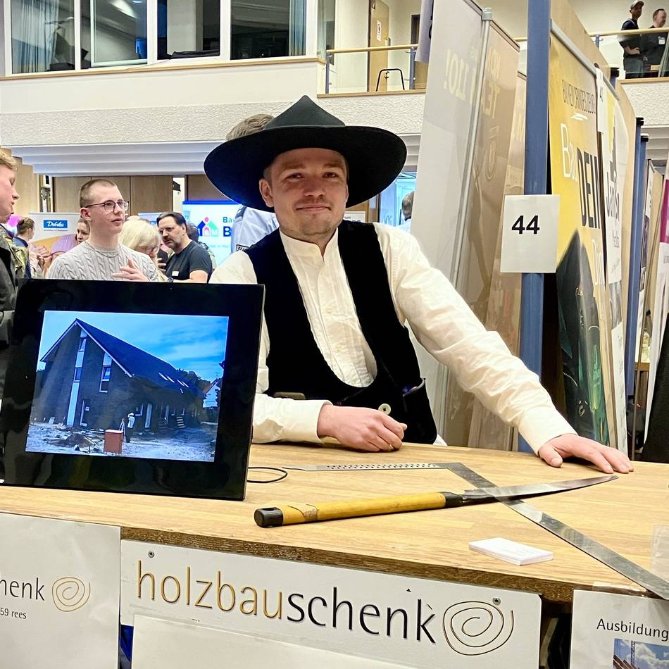 Lehrstellenarena „Job4U?“ in Rees: Beratung mit Pommes und Liegestützen