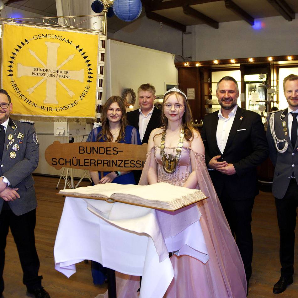 Eintrag ins Goldene Buch: Xantens Bürgermeister würdigt Melissa Wilbert als „Botschafterin unserer Stadt“