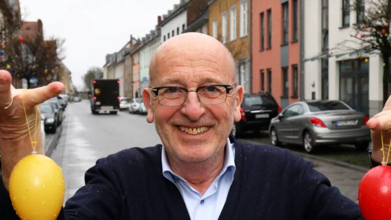 Dekoration in Orsoy: 400 Ostereier an der Kuhstraße