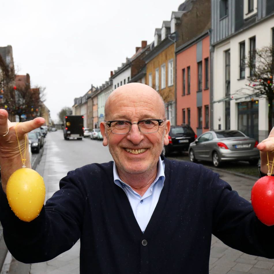 Dekoration in Orsoy: 400 Ostereier an der Kuhstraße