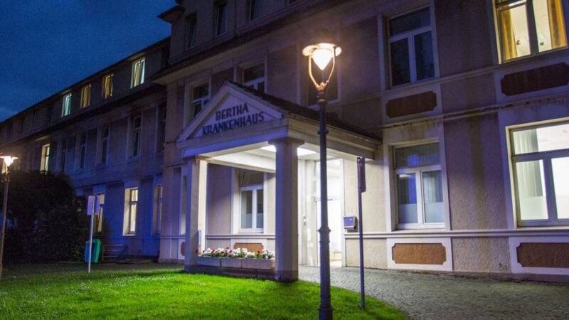 Missbrauchsvorwürfe gegen Duisburger Chefarzt: Einem Mädchen sagte er: Du hast doch außer mir niemanden