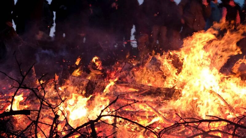 Stadt Radevormwald informiert: Osterfeuer bitte rechtzeitig anmelden