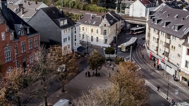 Verkehr in Düsseldorf: Gertrudisplatz soll Durchfahrsperre mit Hubpollern erhalten
