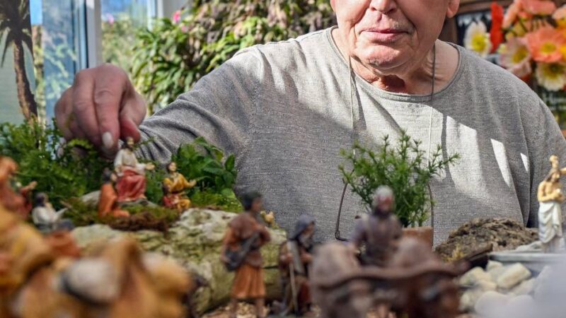 Ab sofort zu besichtigen: Leidenschaftlicher Krippensammler baut Krippe zu Ostern auf