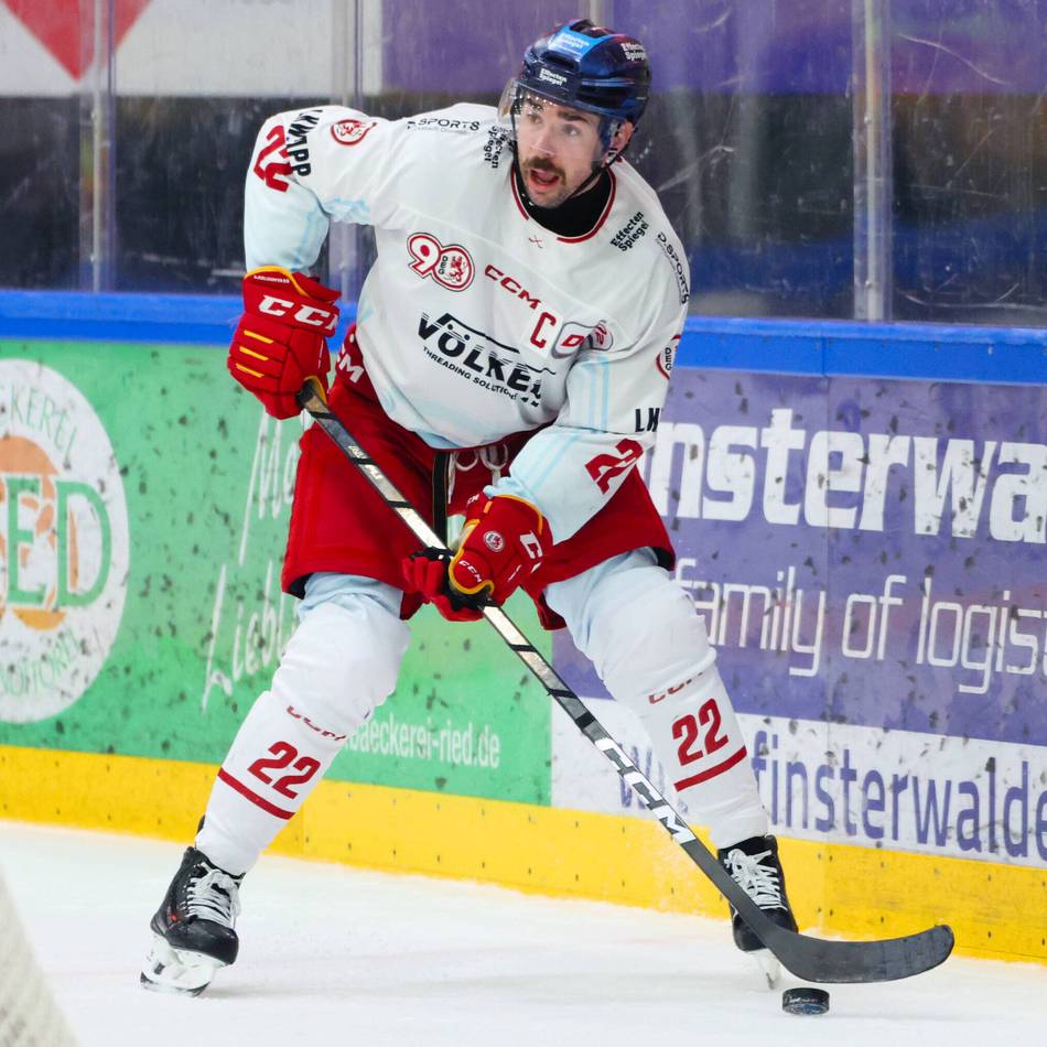 Nach Yushiroh Hirano: „Wichtiger Eckpfeiler unserer Offensive“ – auch Bradford verlängert bei der DEG