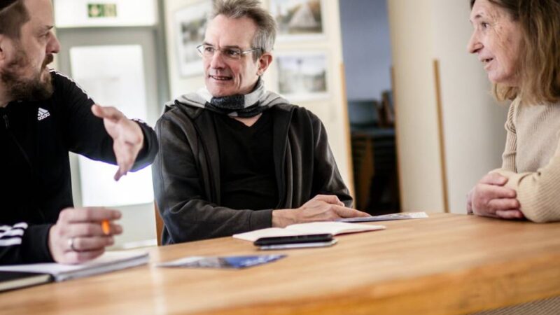 Projekt „Queer im Alter“ vor dem Aus: Kritik an Kürzungen im Düsseldorfer Sozialetat