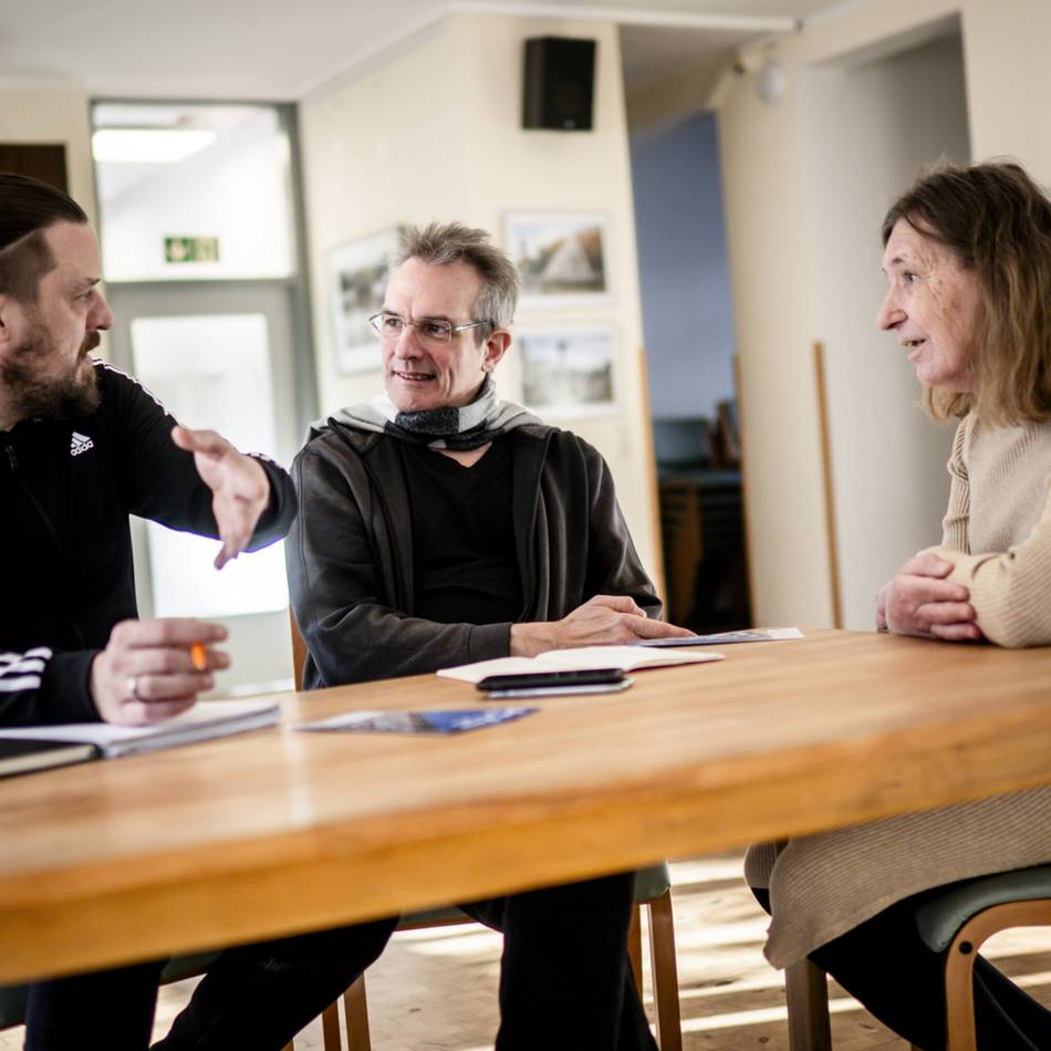 Projekt „Queer im Alter“ vor dem Aus: Kritik an Kürzungen im Düsseldorfer Sozialetat