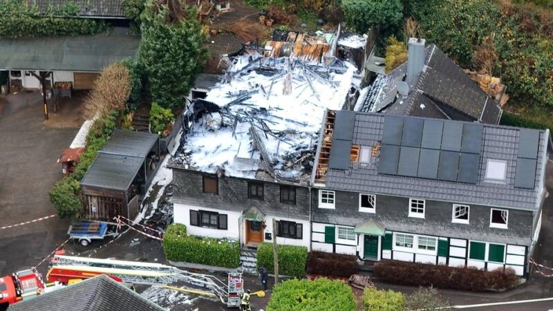 Politik hakt bei Feuerwehr Leverkusen nach: Löschwasserversorgung auf dem Prüfstand