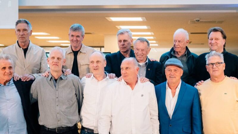 Emotionaler Abend in Krefeld: „Ihr seid die Helden meiner Kindheit“ – Stars von einst feiern ihr Fußballwunder