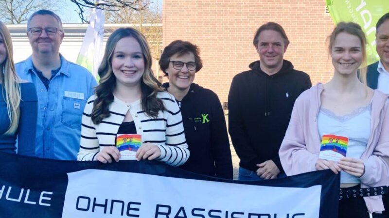 „Ich und Du. Zusammen sind wir perfekt“: Brüggener Schülerinnen gestalten Buch über Diskriminierung