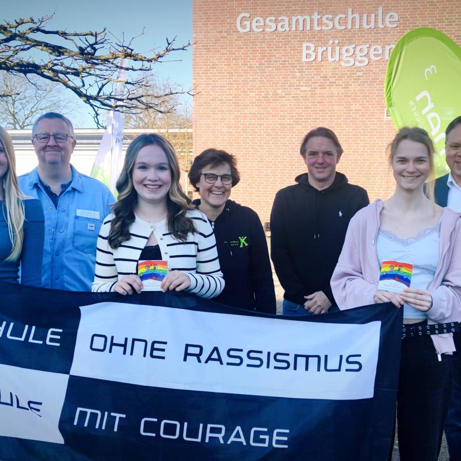 „Ich und Du. Zusammen sind wir perfekt“: Brüggener Schülerinnen gestalten Buch über Diskriminierung
