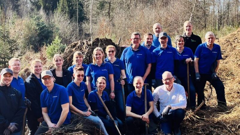 Soziales Engagement Langenfeld: VR Bank pflanzt sechsten Mitgliederwald in Langenfeld