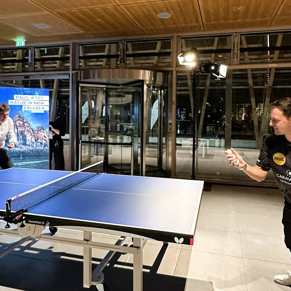 Rees auf der ITB: Ballwechsel mit Timo Boll in Berlin