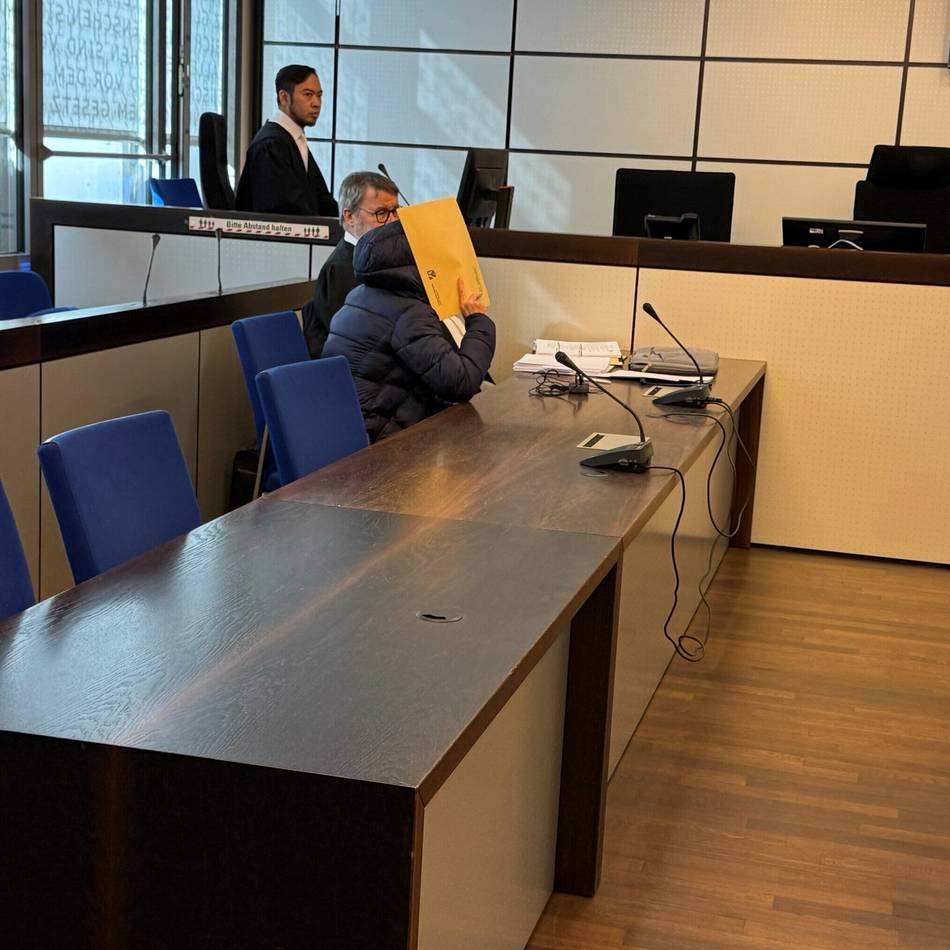 Prozessauftakt in Wuppertal: Angeklagte äußert sich vor Gericht zu Mordvorwurf