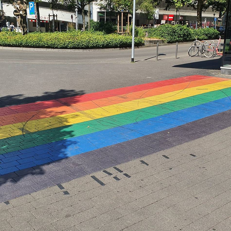 Politik in Hilden: AfD will Regenbogen-Zebrastreifen kippen