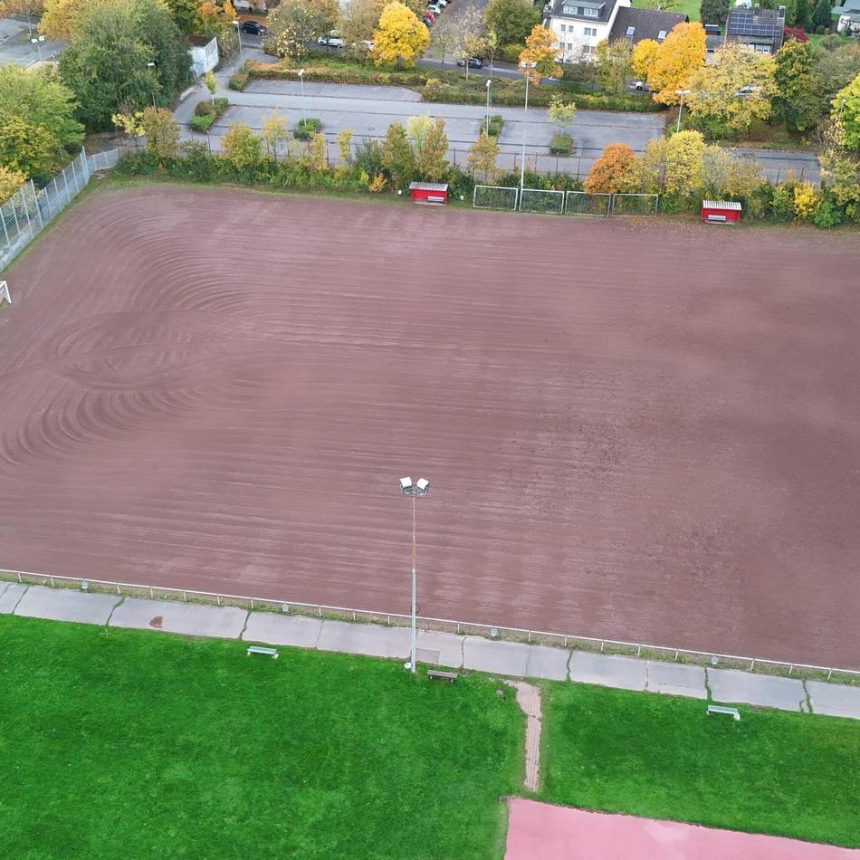 Leverkusen wartet auf Berlin: Sanierung des Sportplatzes Rheindorf weiter in der Schwebe