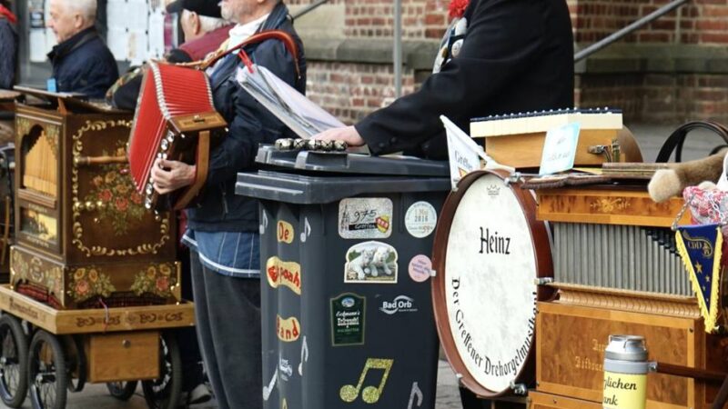 Kongress in Grevenbroich: „Was fürs Herz“ – So war das Drehorgel-Konzert auf dem Marktplatz