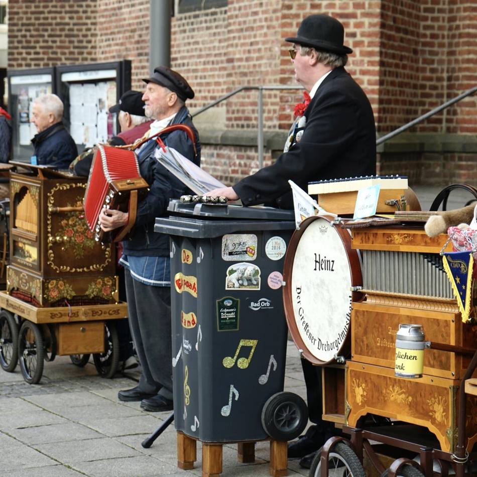 Kongress in Grevenbroich: „Was fürs Herz“ – So war das Drehorgel-Konzert auf dem Marktplatz