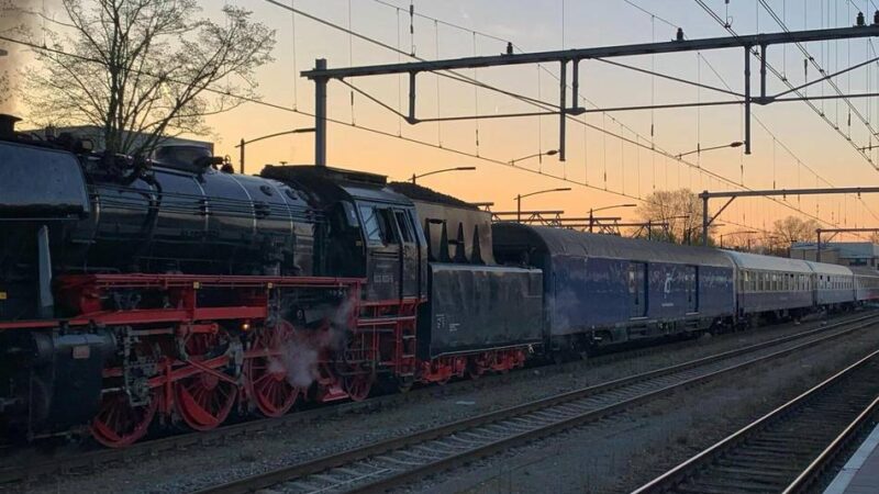 Sonderfahrten in historischen Zügen: Nostalgische Zugfahrten nach Bochum und Holland