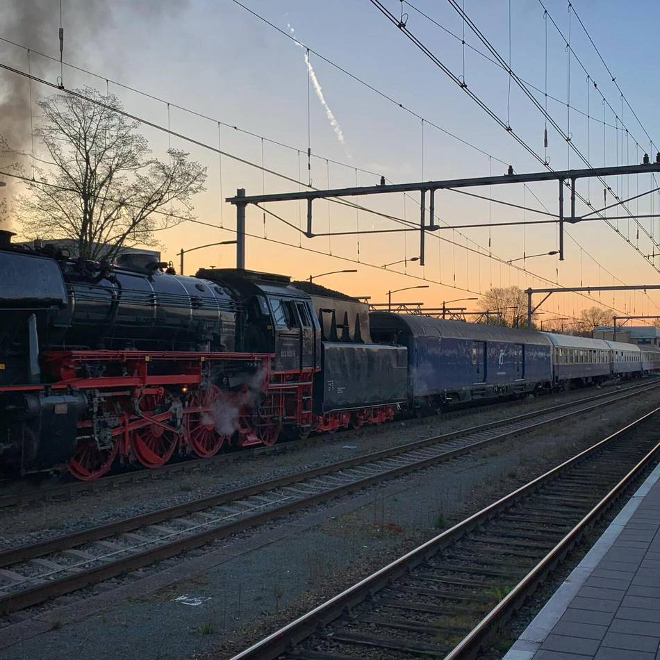 Sonderfahrten in historischen Zügen: Nostalgische Zugfahrten nach Bochum und Holland