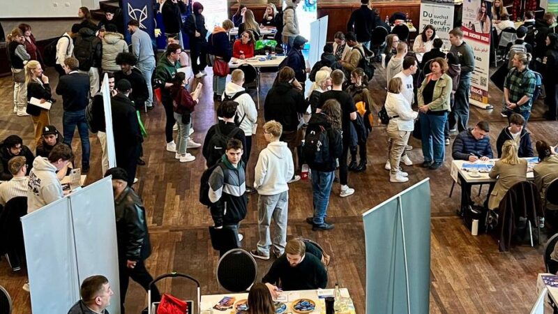 Ausbildungsmesse „Pott und Deckel“ in Viersen: Wie sich Schüler über eine Ausbildung informieren