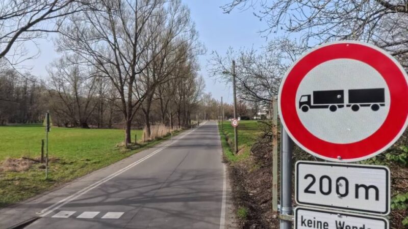 Verkehrsberuhigende Maßnahme: Stadt Leverkusen will Raser im Wiehbachtal mit Pollern runterbremsen