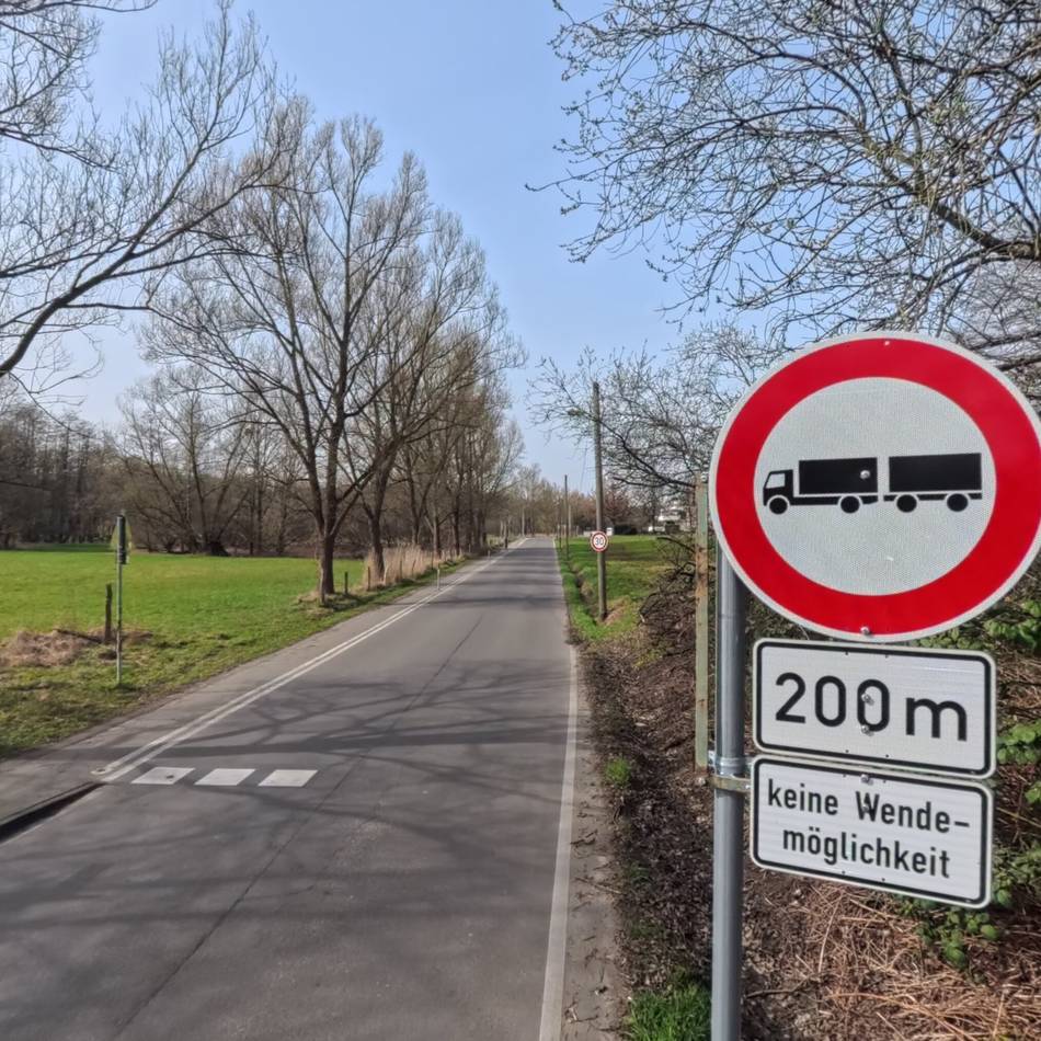 Verkehrsberuhigende Maßnahme: Stadt Leverkusen will Raser im Wiehbachtal mit Pollern runterbremsen