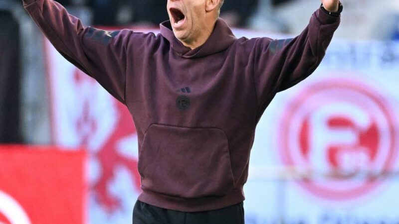 Zweifel am Trainer wachsen wieder: Fahrlässiger Anfang-Plan geht erst auf – dann fliegt er Fortuna komplett um die Ohren