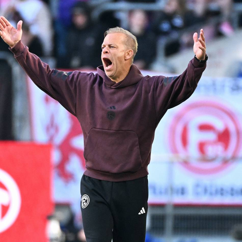 Zweifel am Trainer wachsen wieder: Fahrlässiger Anfang-Plan geht erst auf – dann fliegt er Fortuna komplett um die Ohren