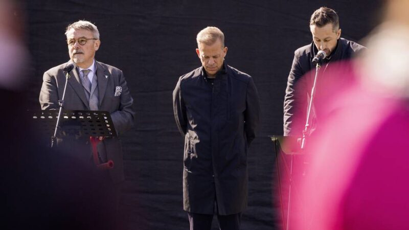 „In Trauer die schönen Momente leben“: Gedenkfeier für Fortuna-Legende Koch – Abschied mit Applaus für einen ganz Großen