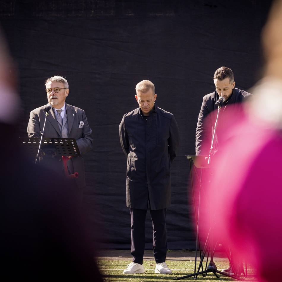 „In Trauer die schönen Momente leben“: Gedenkfeier für Fortuna-Legende Koch – Abschied mit Applaus für einen ganz Großen