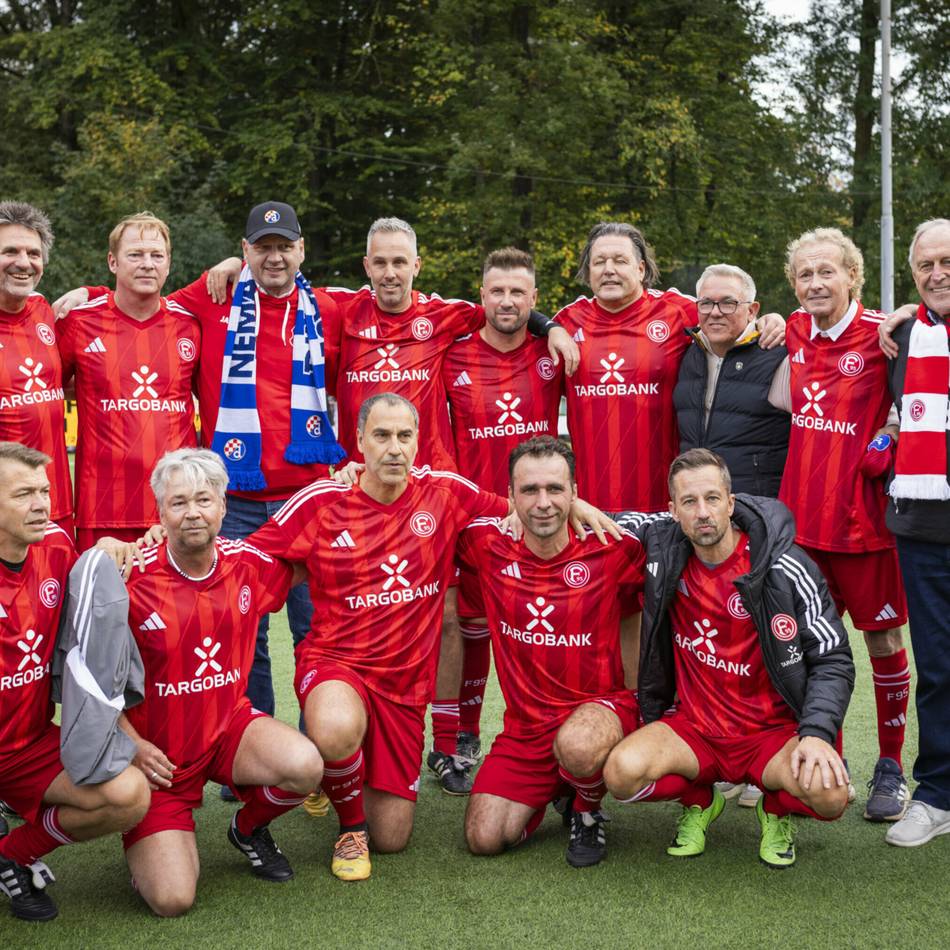 „Das ging schon unter die Haut“: So emotional war das Abschiedsspiel der verstorbenen Fortuna-Legende Georg Koch