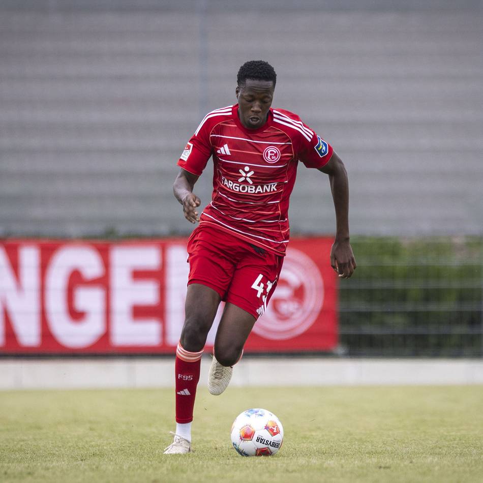 Fortuna-Talent im Aufschwung: King Manu zeigt positive Entwicklung bei Energie Cottbus