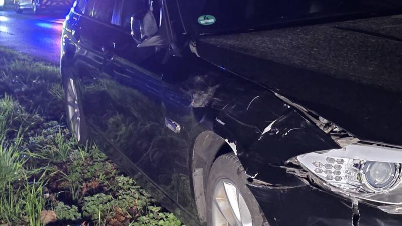 Unfall mit Vorgeschichte in Wankum: Männer halten Auto von 18-Jähriger an und wollen die Tür öffnen