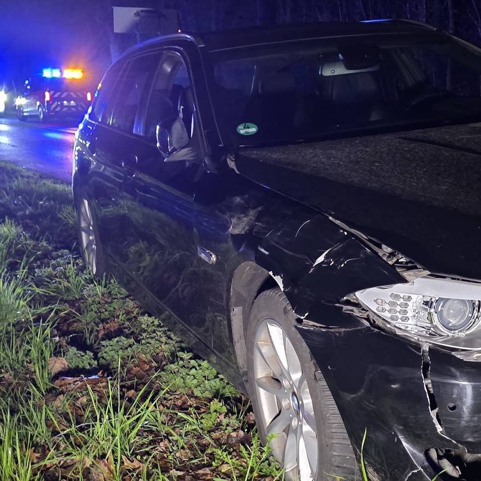 Unfall mit Vorgeschichte in Wankum: Männer halten Auto von 18-Jähriger an und wollen die Tür öffnen