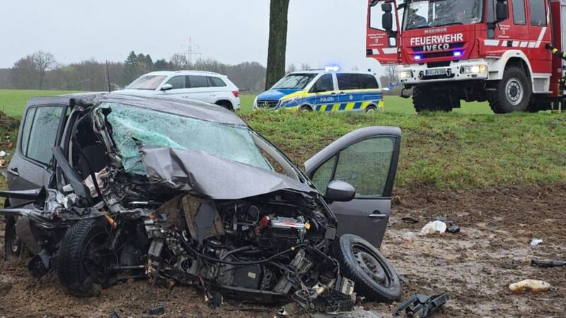Unfall in Niederkrüchten: Autofahrerin verunglückt tödlich